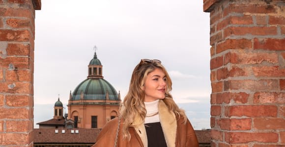 Bologna: Clock Tower Audio Guide and Food Tasting