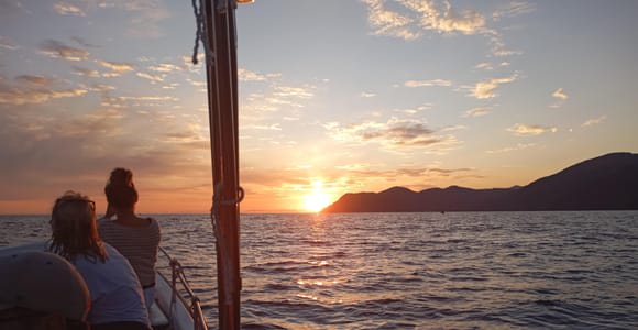 Vernazza: Cinque Terre Cruise and Sunset Aperetif tour