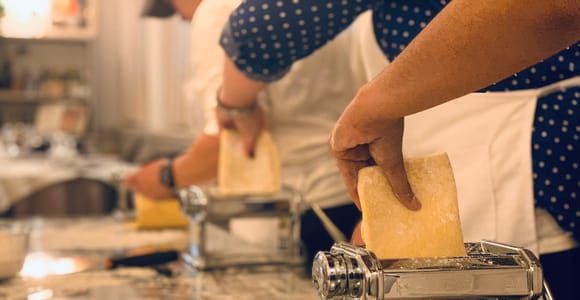 Florence: Pasta & Tiramisu Cooking Class with Unlimited Wine