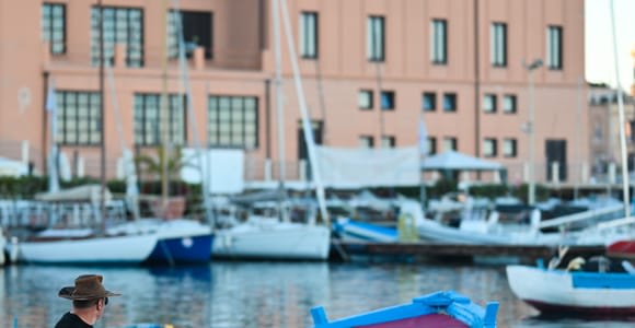 Bari : Excursion privée en bateau sur « Gozzovigliando », bateau de pêcheurs