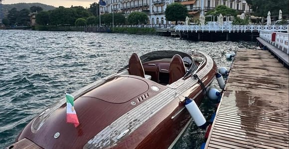 Lago di Como: tour privato di lusso in barca di legno