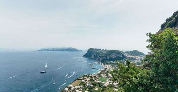 Sorrento: Costa y Capri en barco con degustación de limoncello
