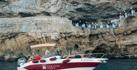 Монополи: Эксклюзивная совместная экскурсия на лодке