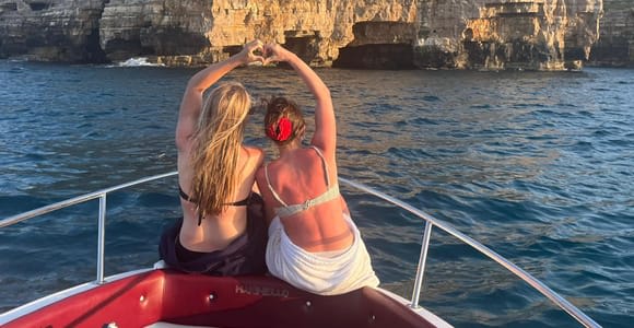 Grottes de Polignano : Tour en bateau avec plongée en apnée et apéritif