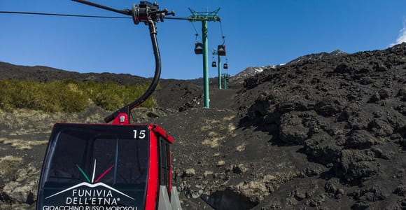Ätna: Hin- und Rückfahrt mit der Seilbahn und 4x4-Busticket