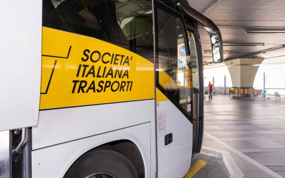 Rome: Shuttle Bus Transfer to or from Fiumicino Airport