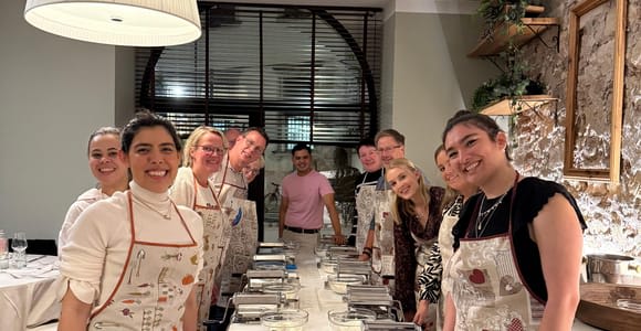 Cours de cuisine à Bari : pâtes et tiramisu, avec un bon vin