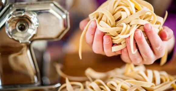 Florence: Pasta Cooking Class with Unlimited Wine