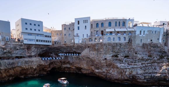 Polignano a Mare : sortie en bateau vers les grottes avec Prosecco, Focaccia et baignade