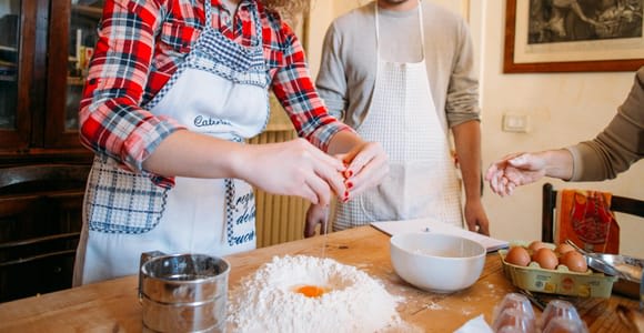 Bergamo: Pasta & Tiramisu Cooking Class at a Local's Home