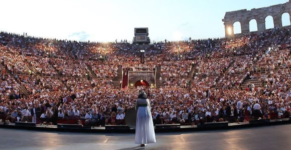 Dal Lago di Garda: Biglietto per l'opera all'Arena di Verona con trasferimento