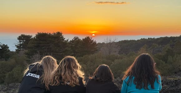 Ätna-Tour bei Sonnenuntergang: Vulkanwanderung, Höhle & Verkostung ab Catania