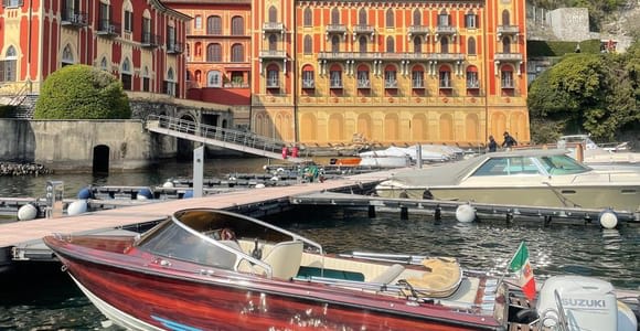 Lago di Como: tour privato in barca di legno con copertura invernale