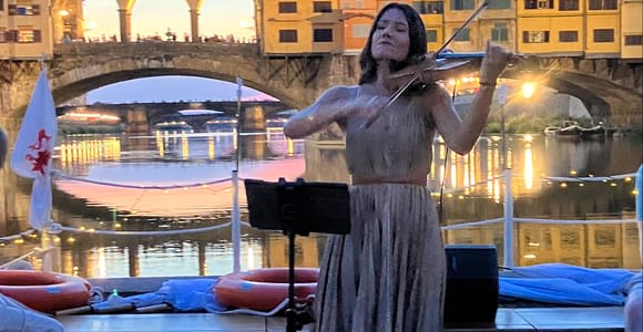 Florence: Arno River Cruise with a Live Concert
