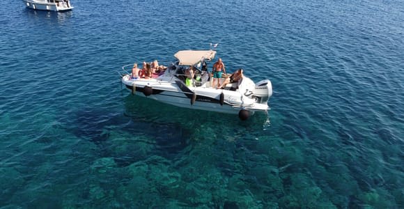 Cavo or Rio Marina: your private motorboat tour with skipper