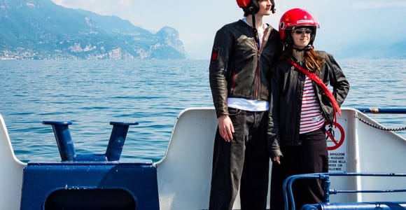 Malcesine : visite du lac de Garde en Vespa avec guide sur application