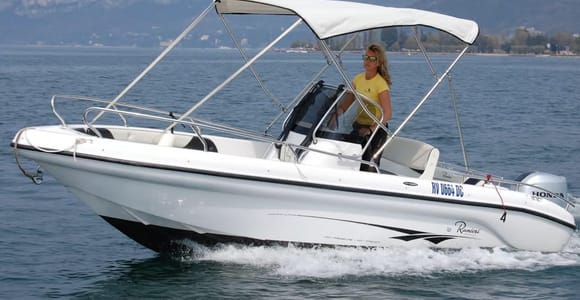Lac de Garde : location de bateau sans permis de navigation à Castelletto