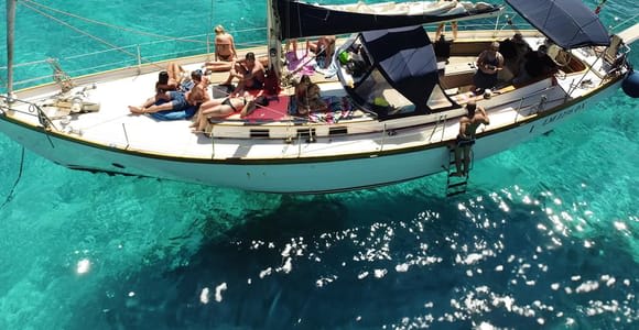 Catania: Bootsfahrt mit Aperitif, Prosecco und Schnorcheln