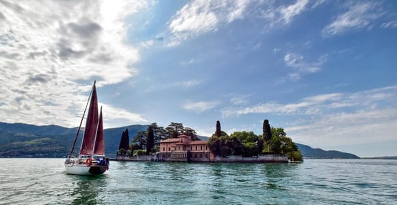 Iseo Lake: tours on a historic sailboat