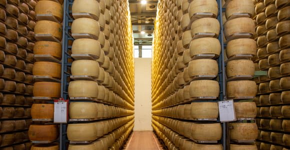 Formigine: Parmigiano Tour with Full Food Tasting