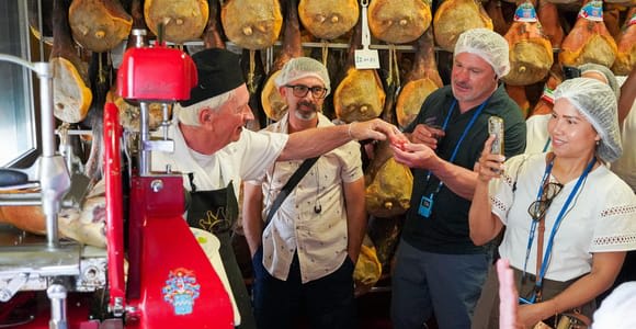 Desde Bolonia: tour de parmesano y jamón en tren de 1.ª clase