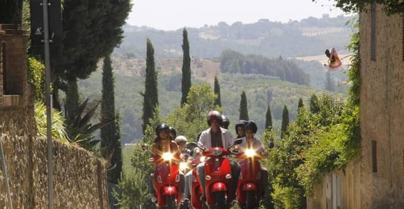 Florence/Badesse : Tour de Toscane en Vespa avec dégustation de vins