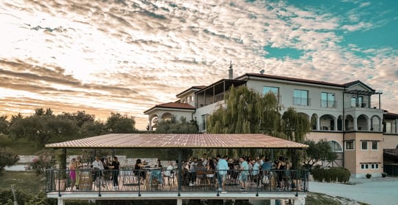 Las reinas de Istria: degustación de vino, aceite y trufa en Cattunar
