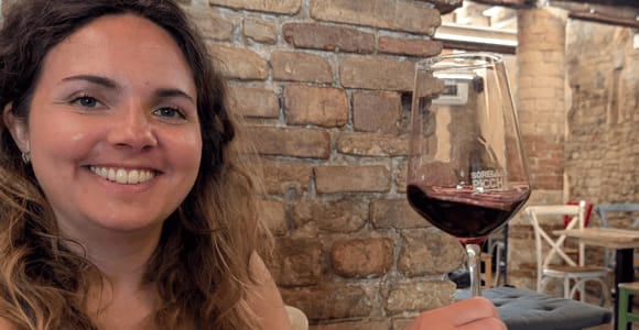 Cata de vinos con tabla de parmesano y jamón en Parma
