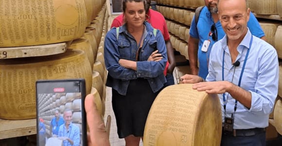 Visita y degustación de la fábrica de queso parmesano cerca de Parma