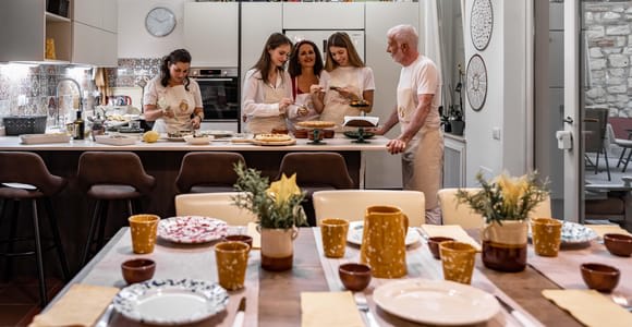 La Spezia: Pasta & Tiramisu Class in a Local Home