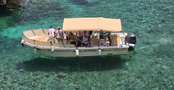Castro: tour in barca lungo la costa salentina con soste per nuotare e aperitivo