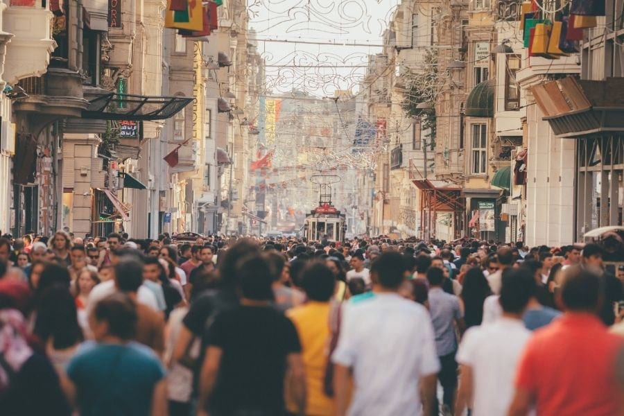 istiklal crowd large