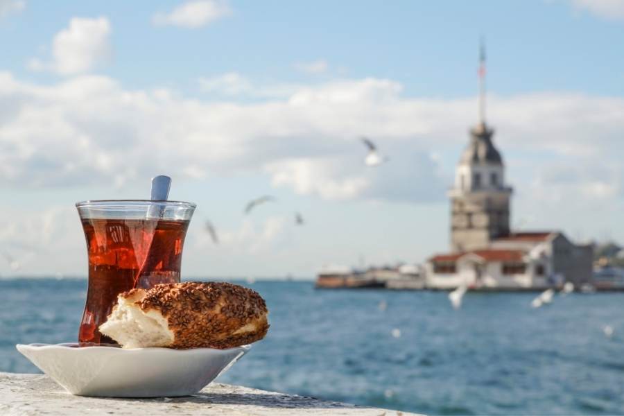 Image turkish tea and simit large