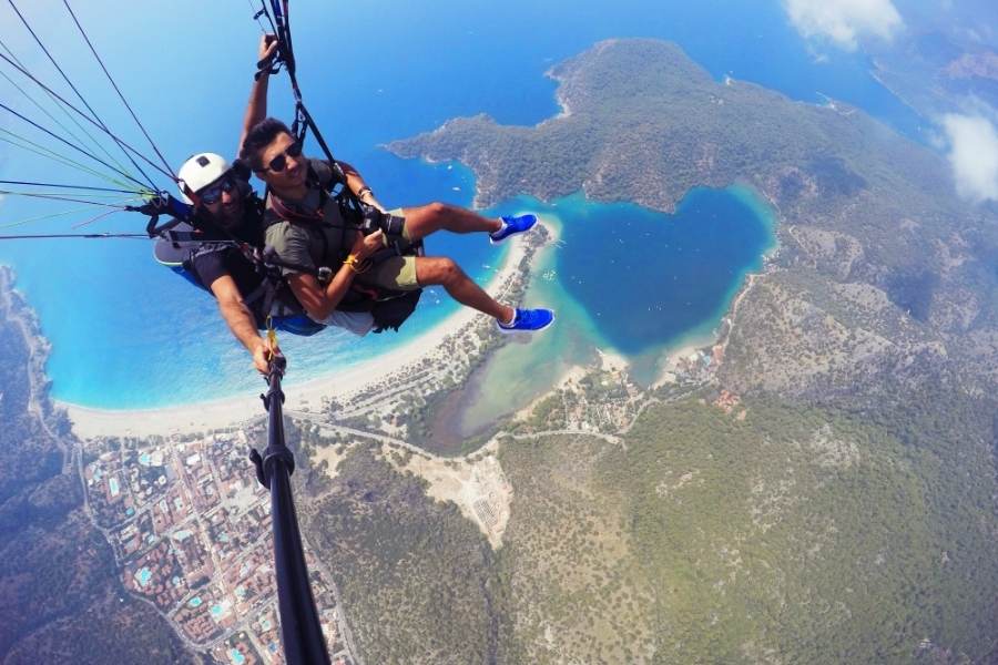 tandem paragliding over blue lagoon in ölüdeniz