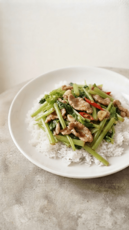 Stir-fried Celery over Rice with Sliced Pork