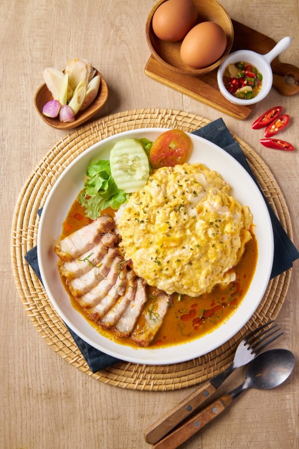 ข้าวไข่ข้น เมนูไข่ละมุนราดข้าวร้อน ๆ