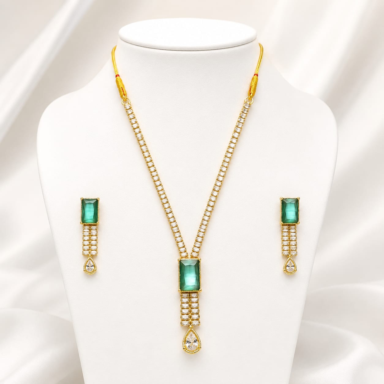 Emerald Grace Pendant Necklace Set