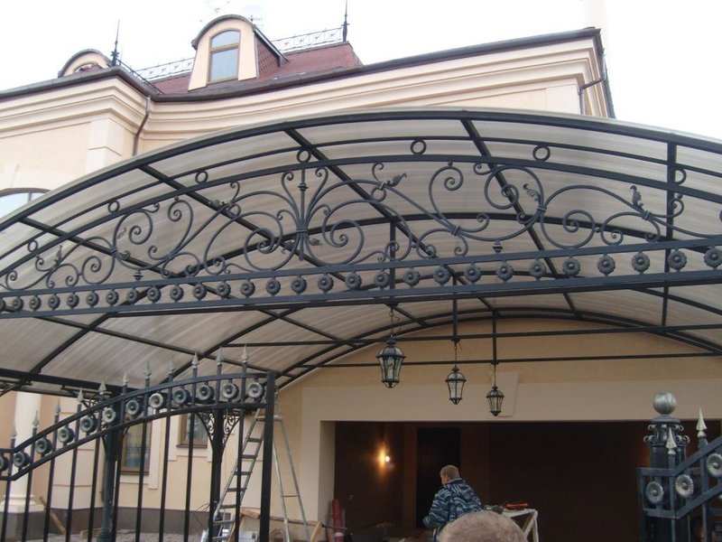 Художественная ковка в Истре, кованные изделия, кованые козырьки, кованые навесы, кованые козырьки и навесы, кованые козырьки и навесы в Истре, заказать кованые козырьки в Истре, кованые навесы в Истре, заказать кованые изделия в Истре, козырьки в Истре, навесы в Истре