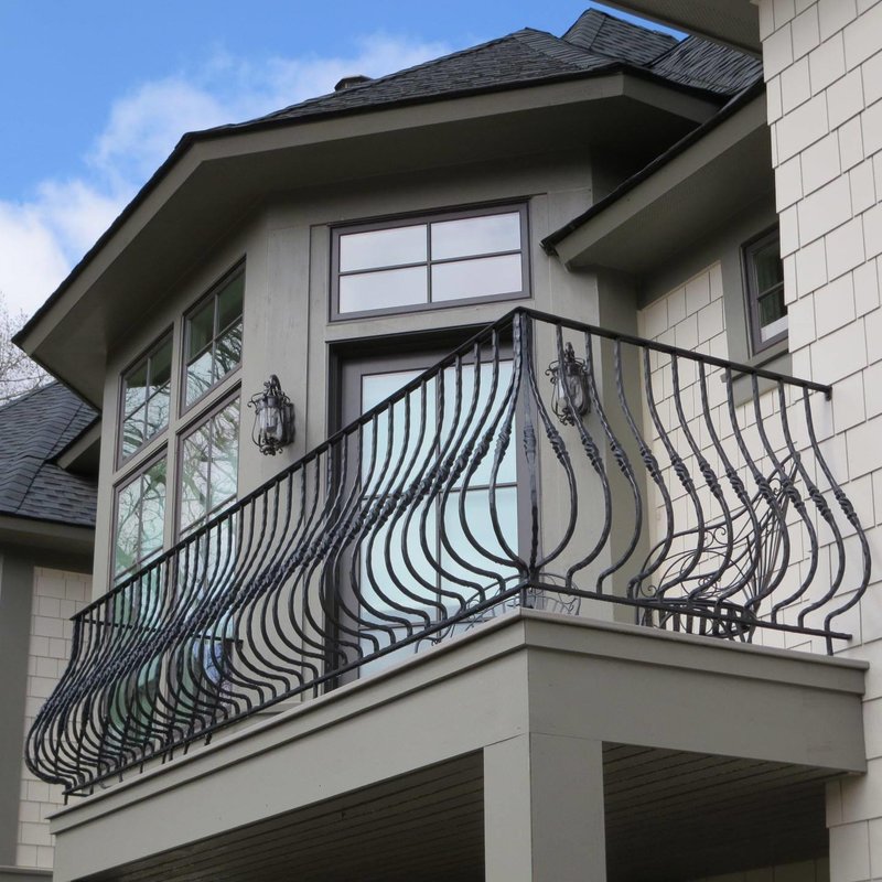 Перила и ограждения для балкона на заказ. Заказать кованый балкон в Истре. Кованые балконы, ковка в Истре, заказать кованые решетки в Истре, кованые балконы на заказ, кованые ограждения на заказ в Истринской области