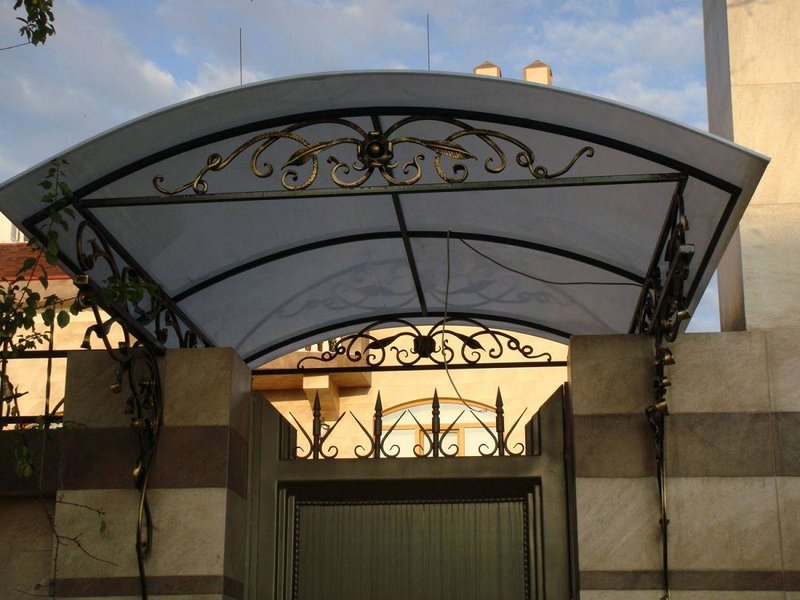 Художественная ковка в Истре, кованные изделия, кованые козырьки, кованые навесы, кованые козырьки и навесы, кованые козырьки и навесы в Истре, заказать кованые козырьки в Истре, кованые навесы в Истре, заказать кованые изделия в Истре, козырьки в Истре, навесы в Истре