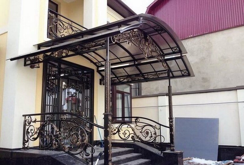 Художественная ковка в Истре, кованные изделия, кованые козырьки, кованые навесы, кованые козырьки и навесы, кованые козырьки и навесы в Истре, заказать кованые козырьки в Истре, кованые навесы в Истре, заказать кованые изделия в Истре, козырьки в Истре, навесы в Истре