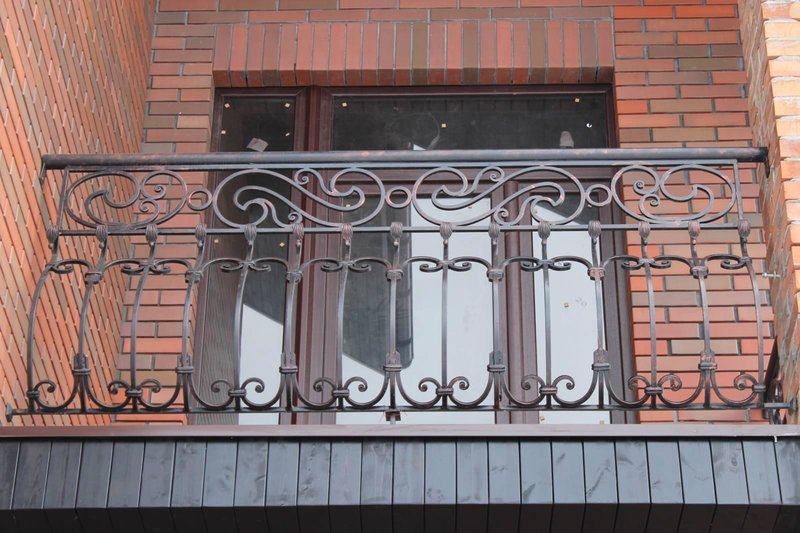 Перила и ограждения для балкона на заказ. Заказать кованый балкон в Истре. Кованые балконы, ковка в Истре, заказать кованые решетки в Истре, кованые балконы на заказ, кованые ограждения на заказ в Истринской области