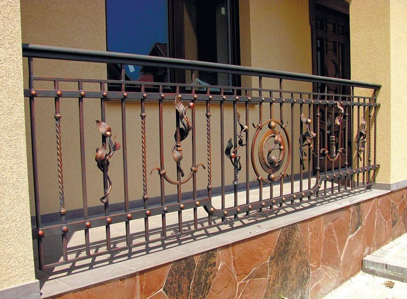 Перила и ограждения для балкона на заказ. Заказать кованый балкон в Истре. Кованые балконы, ковка в Истре, заказать кованые решетки в Истре, кованые балконы на заказ, кованые ограждения на заказ в Истринской области