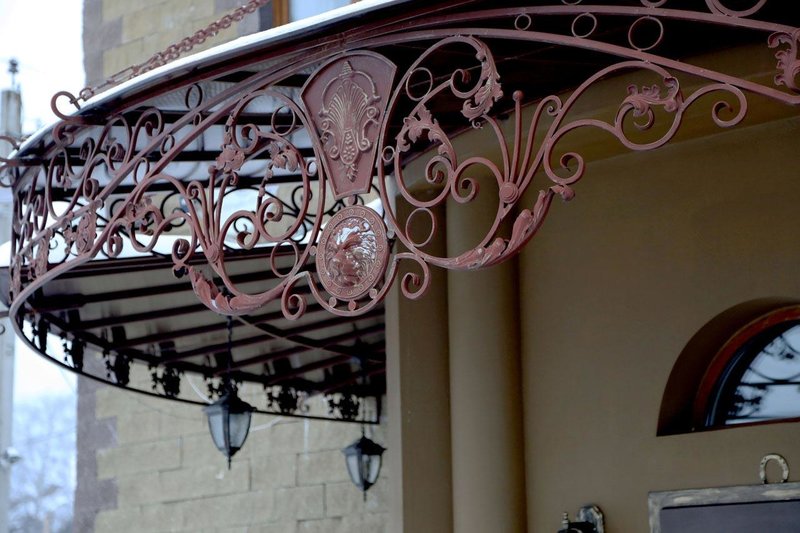 Художественная ковка в Истре, кованные изделия, кованые козырьки, кованые навесы, кованые козырьки и навесы, кованые козырьки и навесы в Истре, заказать кованые козырьки в Истре, кованые навесы в Истре, заказать кованые изделия в Истре, козырьки в Истре, навесы в Истре