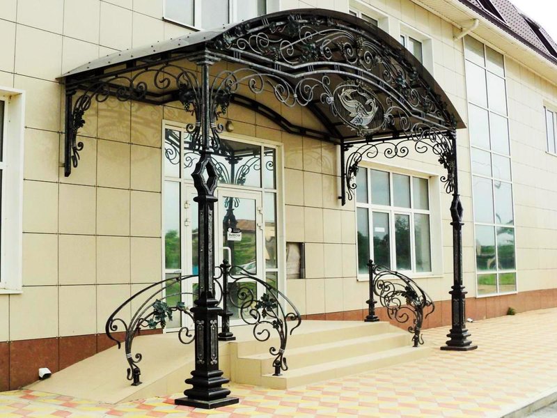 Художественная ковка в Истре, кованные изделия, кованые козырьки, кованые навесы, кованые козырьки и навесы, кованые козырьки и навесы в Истре, заказать кованые козырьки в Истре, кованые навесы в Истре, заказать кованые изделия в Истре, козырьки в Истре, навесы в Истре