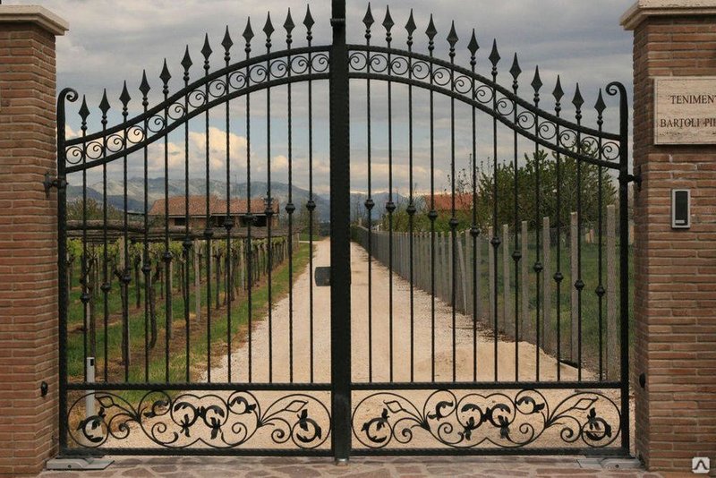 Купить кованые ворота с калитками в Истре. Заказать ворота в Истре быстро, качественно и недорого Кованые ворота, Художественная ковка в Истре, кованные изделия, кованые ворота, ковка в Истре, заказать кованые изделия в Истре, заказать кованые ворота в Истре, кованые ворота на заказ в Истринской области