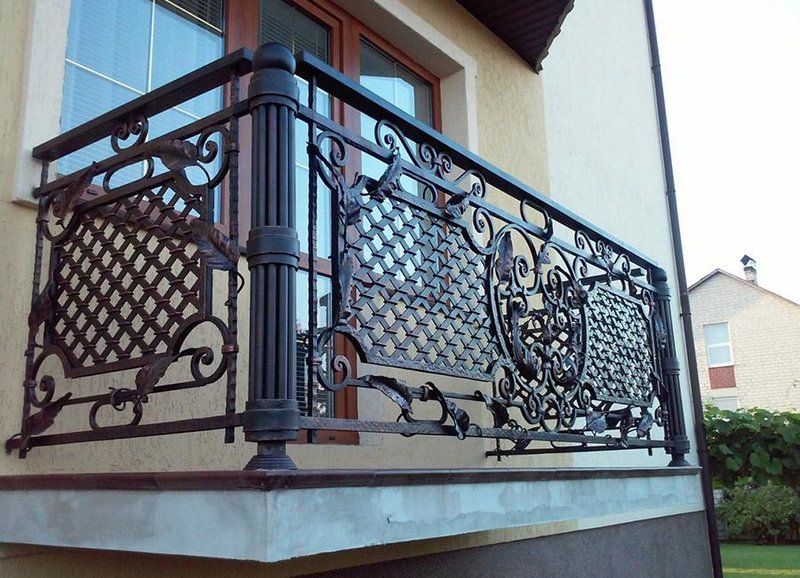 Перила и ограждения для балкона на заказ. Заказать кованый балкон в Истре. Кованые балконы, ковка в Истре, заказать кованые решетки в Истре, кованые балконы на заказ, кованые ограждения на заказ в Истринской области