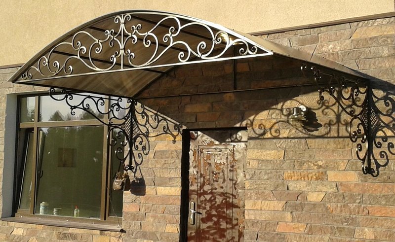 Художественная ковка в Истре, кованные изделия, кованые козырьки, кованые навесы, кованые козырьки и навесы, кованые козырьки и навесы в Истре, заказать кованые козырьки в Истре, кованые навесы в Истре, заказать кованые изделия в Истре, козырьки в Истре, навесы в Истре