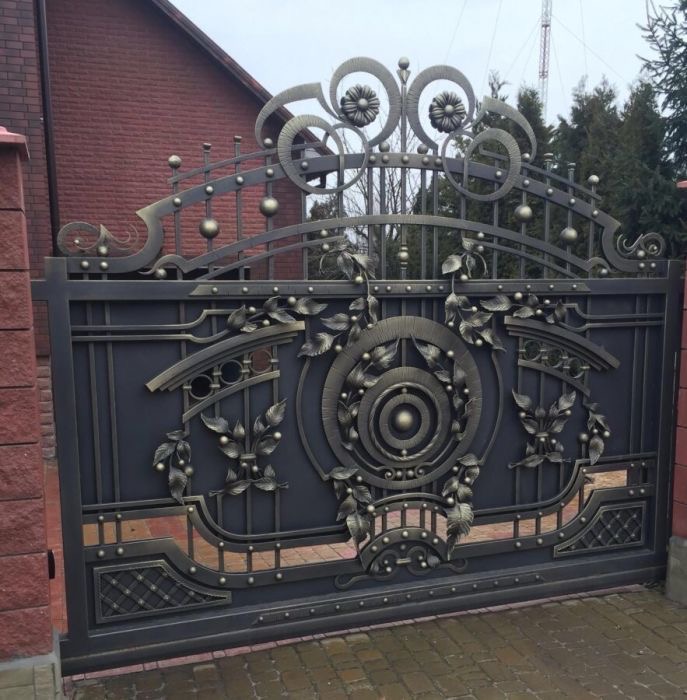 Кованые ворота с калитками