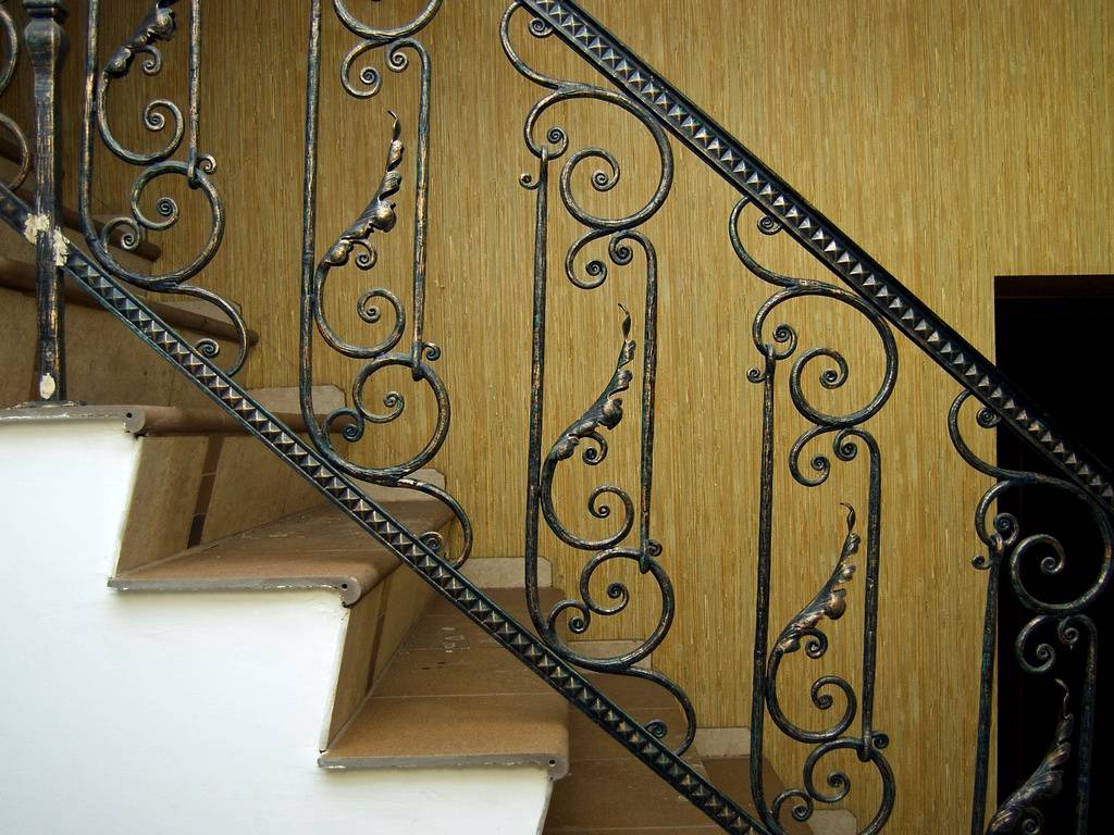 Художественная ковка в Истре, кованные изделия, кованные изделия, ковка в Истре, заказать кованые изделия в Истре, заказать кованые перила в Истре